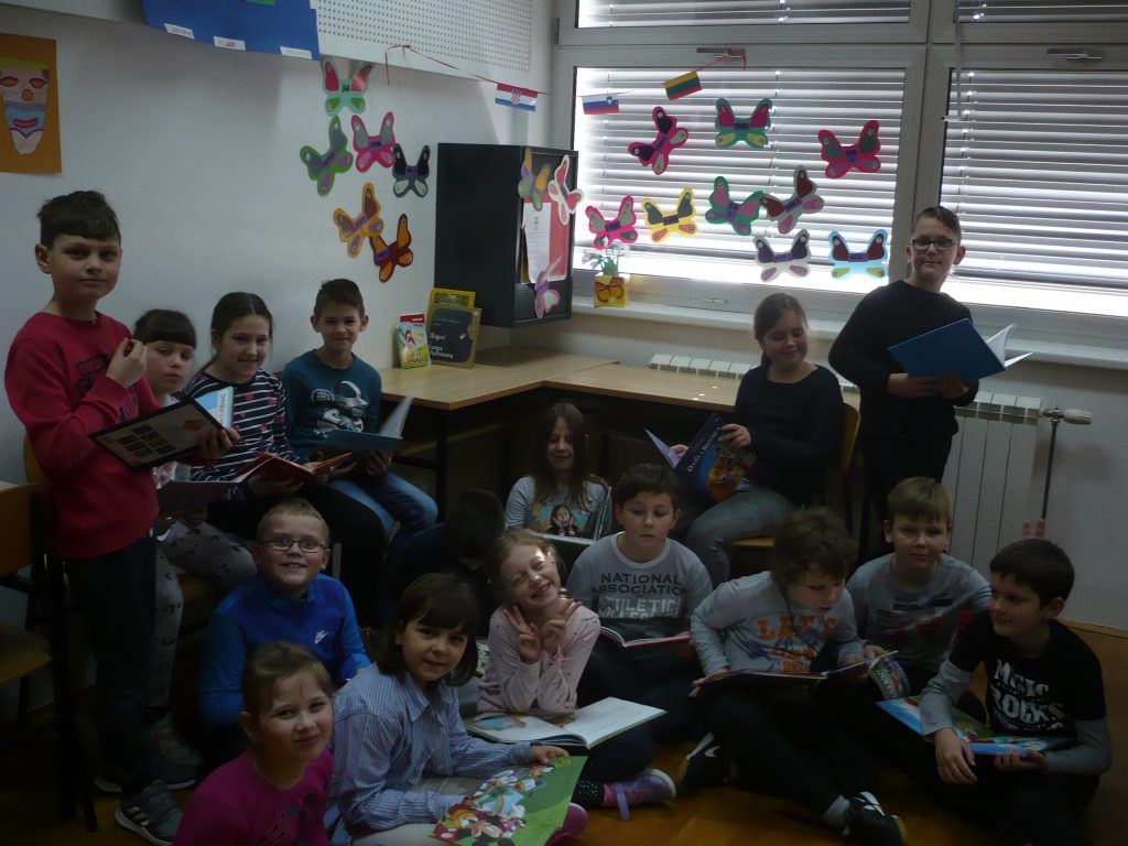 III. osnovna škola Varaždin - 2b - čitateljski kutić